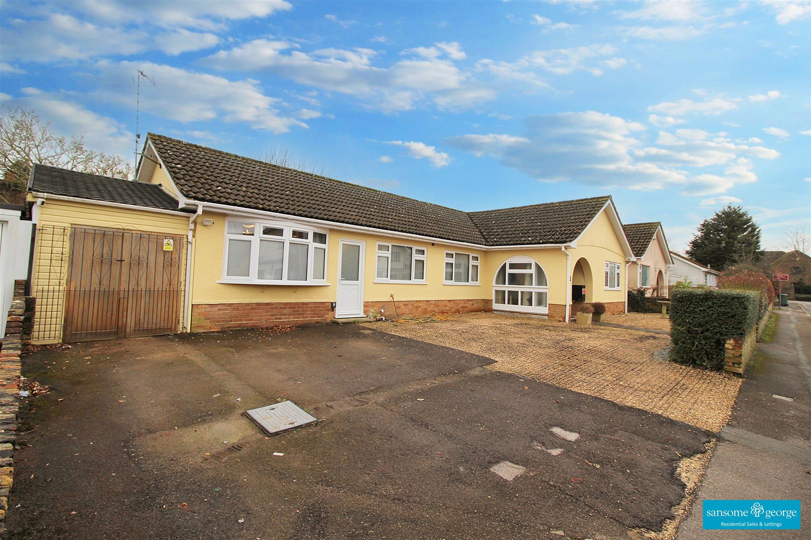 3 bed property in Longleat Drive, Tilehurst